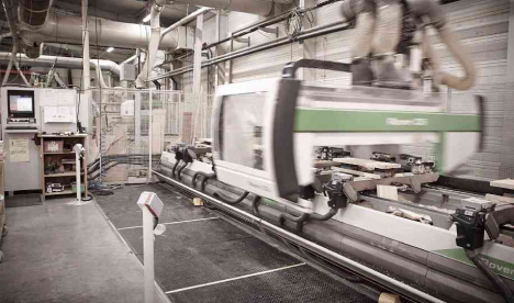 <p>1998</p>Pour accompagner son développement, MENUISERIE MAGNIN déménage à Charlieu et industrialise son activité.